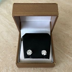 Brand new cubic zirconia earrings 💎